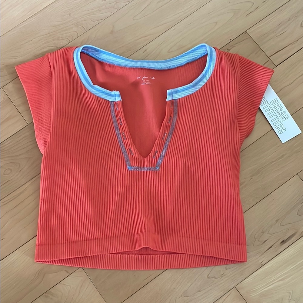 NWT Urban Outfitters Seemless Henley medium large Coral Ribbed Crop & Blue Trim